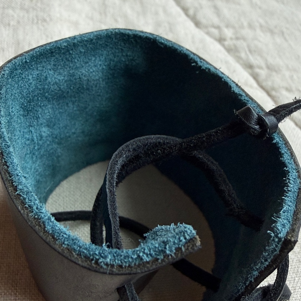 🎭 NEW 🎭 Black Leather Wearable with Silver and Turquoise Accent Scarabei Charm - Picture 5 of 6